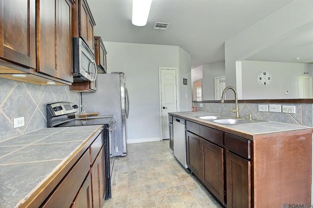 35068 Rayville Dr, Denham Springs, LA 70706