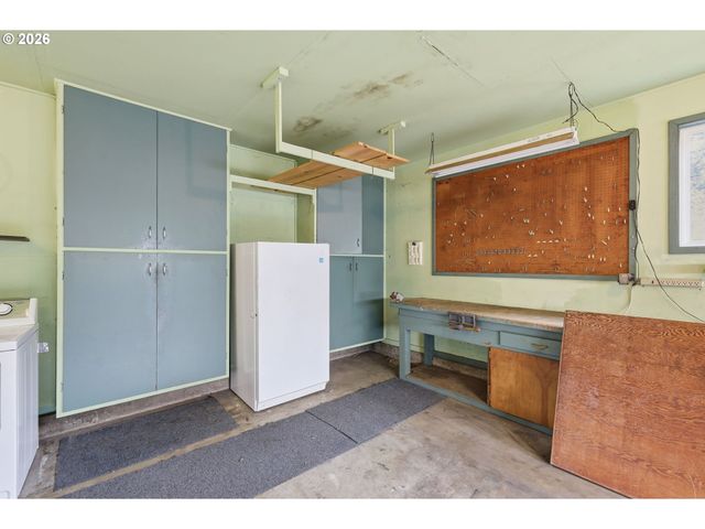 4320 FOX HOLLOW Rd, Eugene, OR 97405