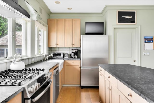 515 Indian Avenue, Middletown, RI 02842