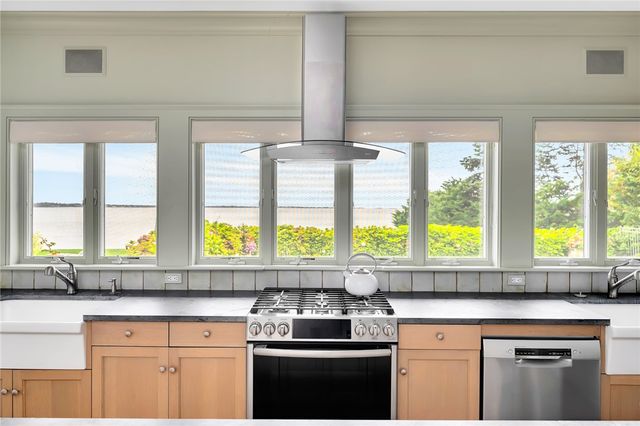 515 Indian Avenue, Middletown, RI 02842