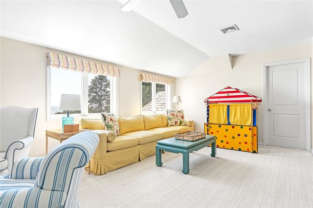 515 Indian Avenue, Middletown, RI 02842