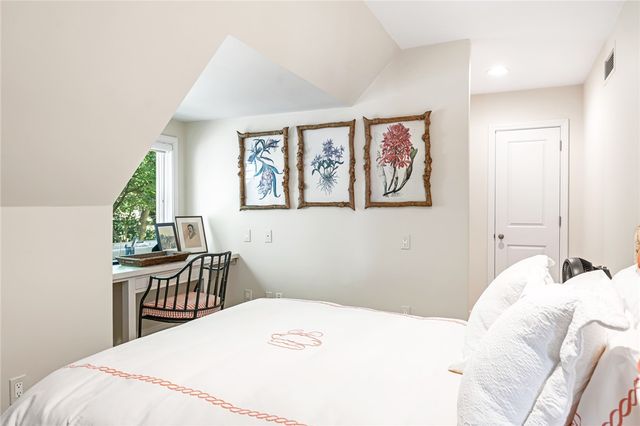 515 Indian Avenue, Middletown, RI 02842