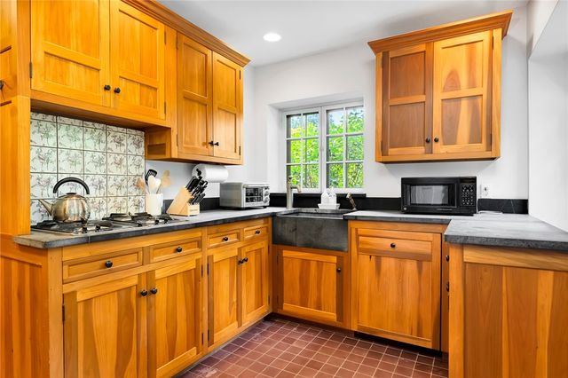 515 Indian Avenue, Middletown, RI 02842