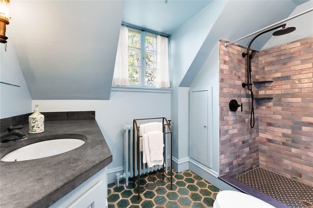 515 Indian Avenue, Middletown, RI 02842