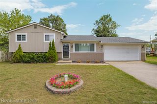 348 Decca Drive, White Lake Charter Township, MI 48386
