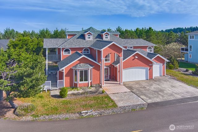 238 25th Street NW, Long Beach, WA 98631