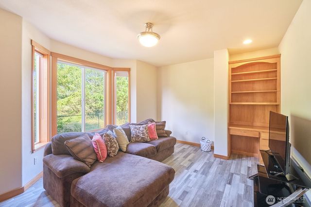 238 25th Street NW, Long Beach, WA 98631