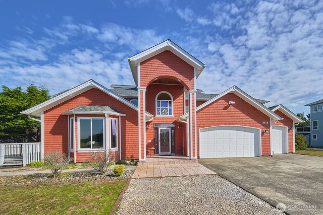 238 25th Street NW, Long Beach, WA 98631