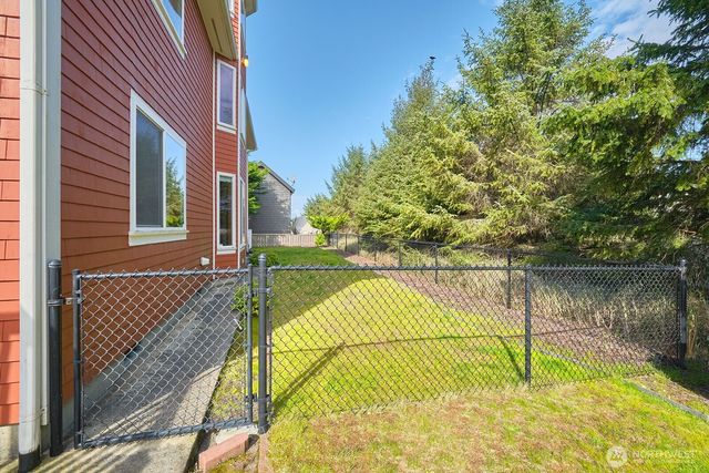 238 25th Street NW, Long Beach, WA 98631