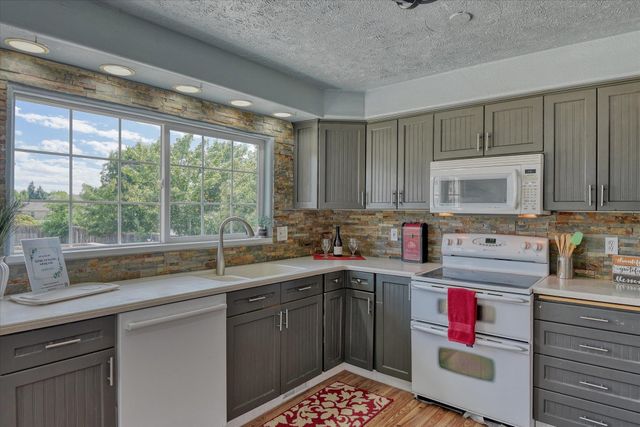 3318 E 55TH Ave, Spokane, WA 99223