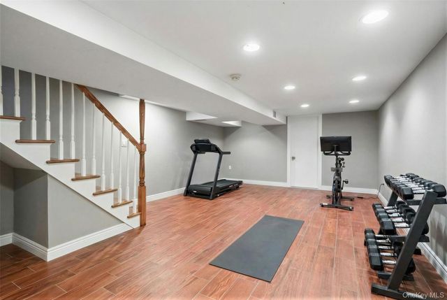 6 Old Oak Road, Rye Brook, NY 10573