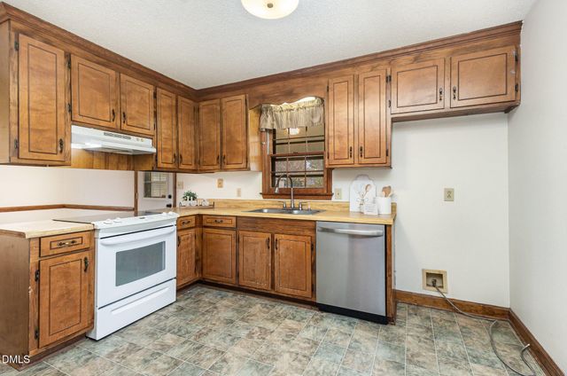 417 S Peedin Avenue, Selma, NC 27576