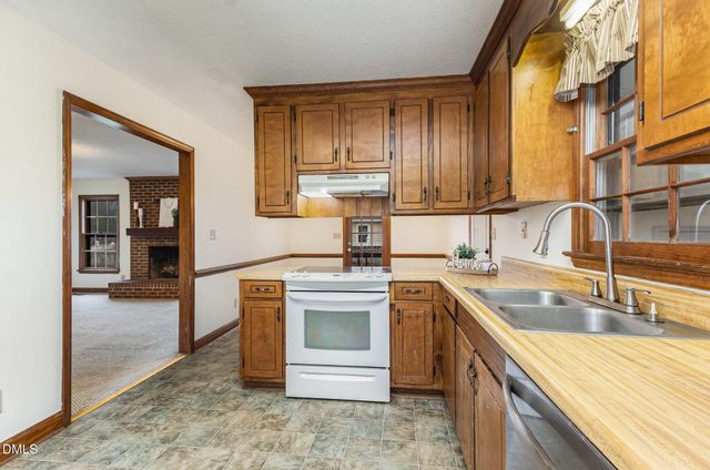 417 S Peedin Avenue, Selma, NC 27576