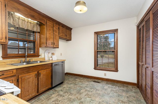 417 S Peedin Avenue, Selma, NC 27576