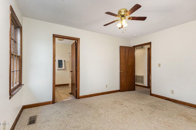 417 S Peedin Avenue, Selma, NC 27576