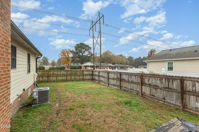 417 S Peedin Avenue, Selma, NC 27576