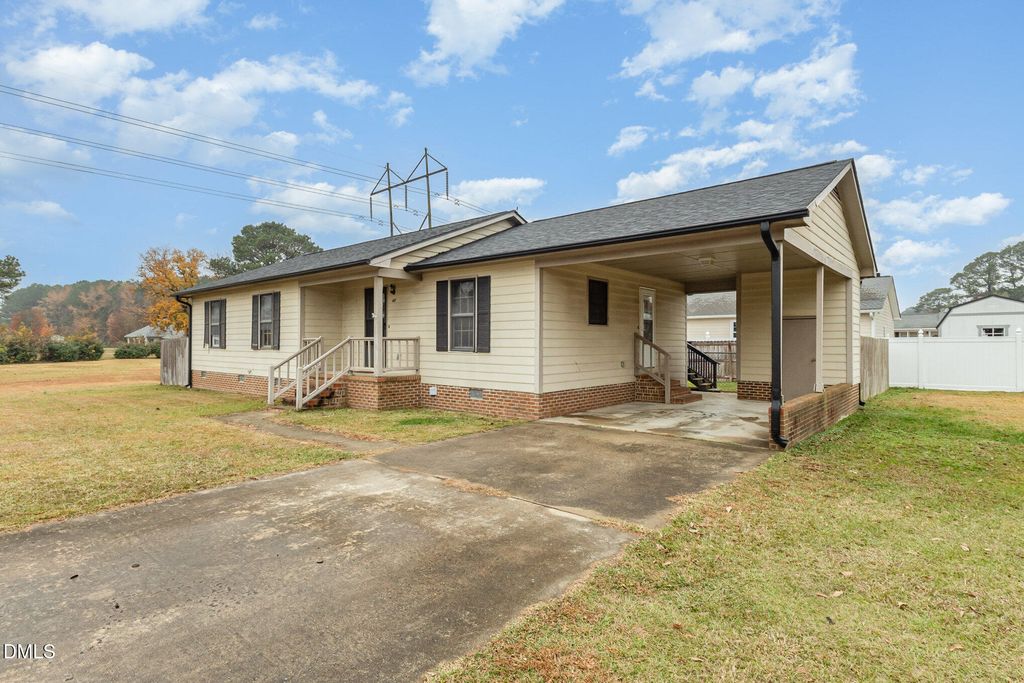 417 S Peedin Avenue, Selma, NC 27576