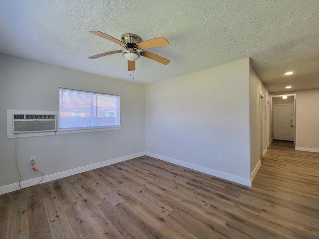 711 Avenue A 2, La Marque, TX 77568