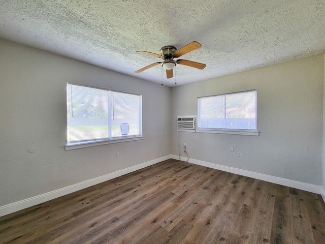 711 Avenue A 2, La Marque, TX 77568