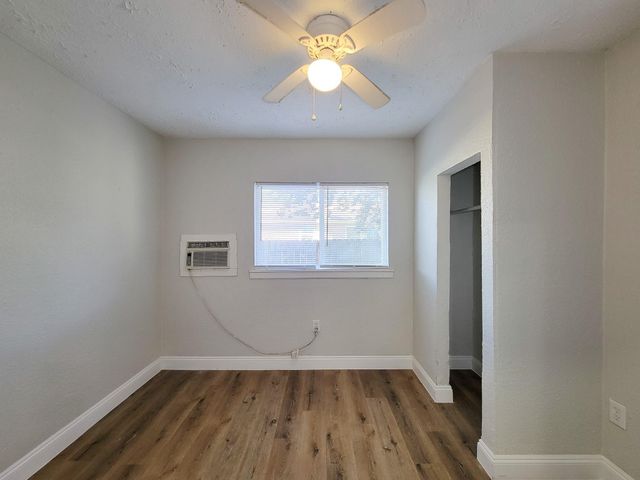 711 Avenue A 2, La Marque, TX 77568