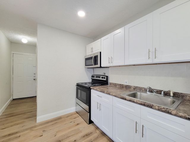 711 Avenue A 2, La Marque, TX 77568