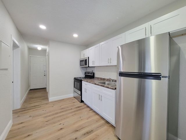 711 Avenue A 2, La Marque, TX 77568