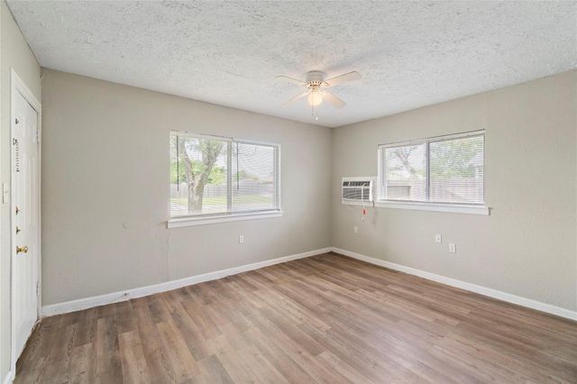 711 Avenue A 2, La Marque, TX 77568