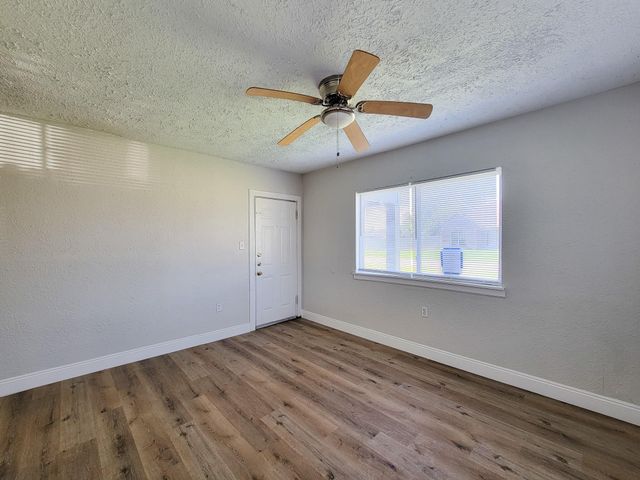 711 Avenue A 2, La Marque, TX 77568