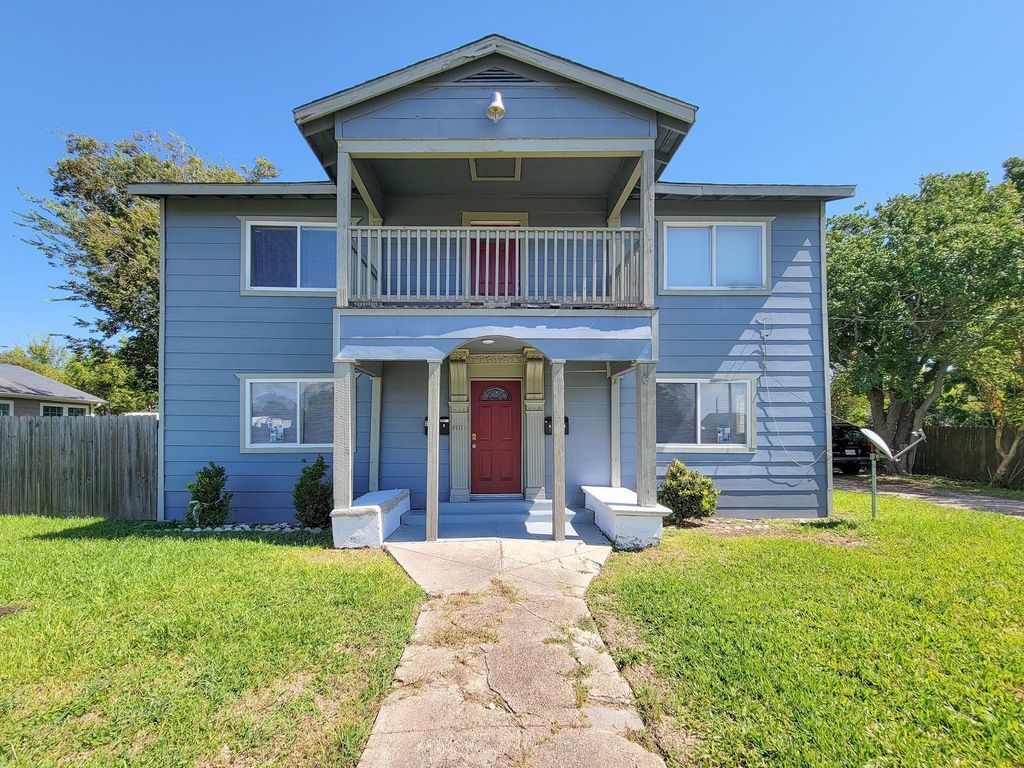 711 Avenue A 2, La Marque, TX 77568