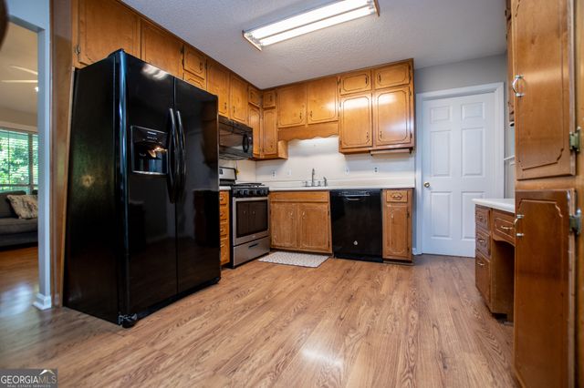 4210 Glen Pointe Court, Douglasville, GA 30135