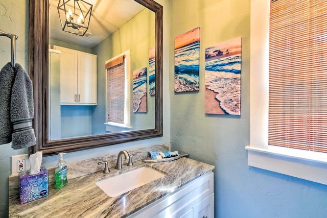 3928 Avenue S S, Galveston, TX 77550