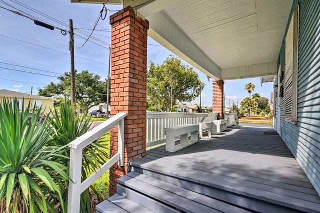 3928 Avenue S S, Galveston, TX 77550