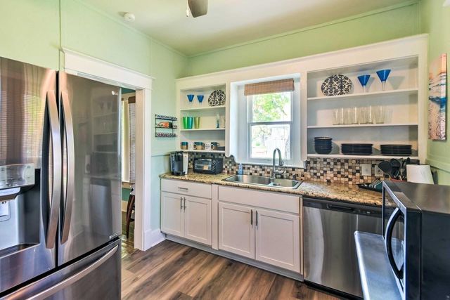 3928 Avenue S S, Galveston, TX 77550