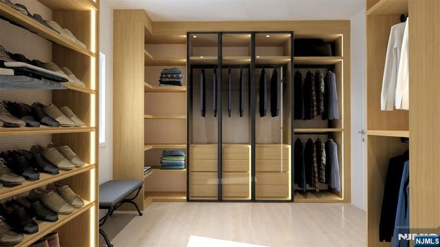 90 Essex Drive, Tenafly, NJ 07670