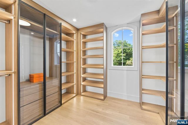 90 Essex Drive, Tenafly, NJ 07670