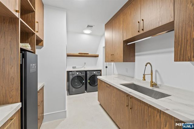 90 Essex Drive, Tenafly, NJ 07670
