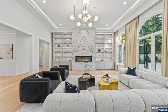90 Essex Drive, Tenafly, NJ 07670