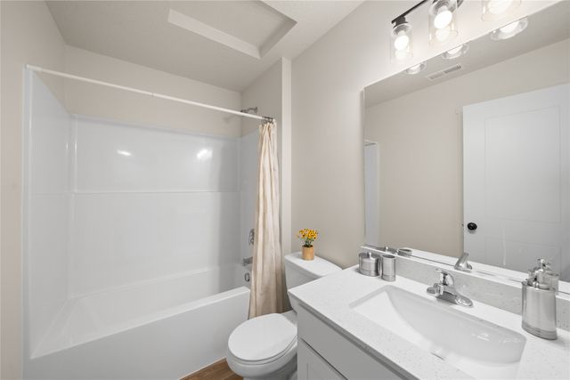 1506 E Girard Avenue, Indianola, IA 50125
