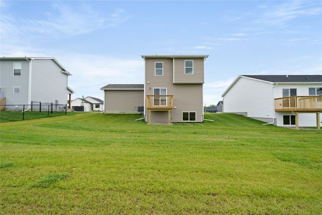 1506 E Girard Avenue, Indianola, IA 50125