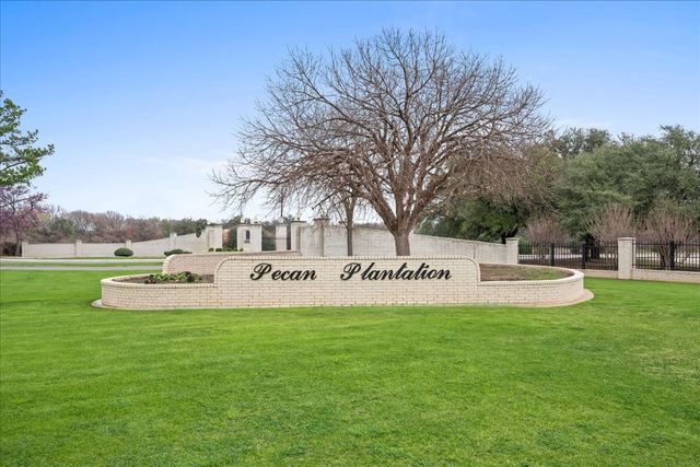 2161 E Landings N, Granbury, TX 76049