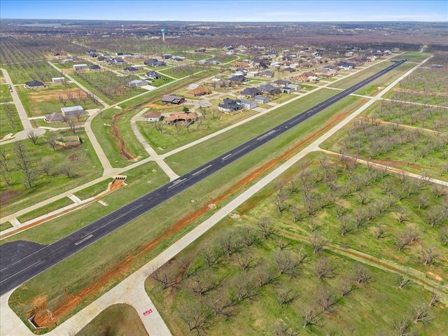 2161 E Landings N, Granbury, TX 76049