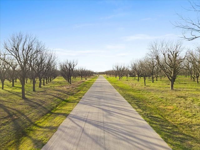 2161 E Landings N, Granbury, TX 76049