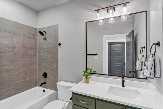 1012 Mustang Trail, Granbury, TX 76049