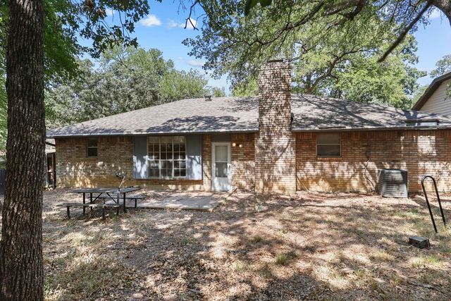 2306 Smokerise Drive, Arlington, TX 76016