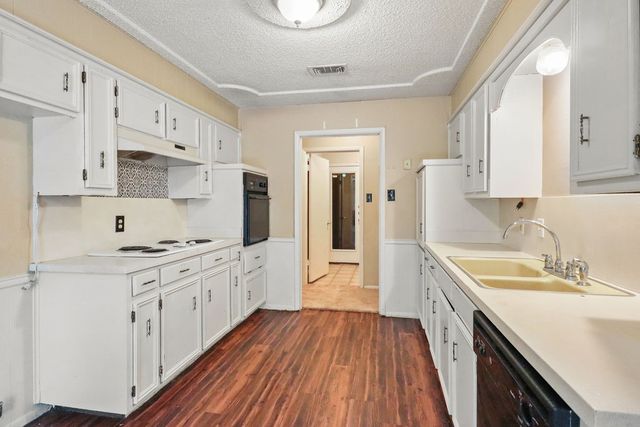 2306 Smokerise Drive, Arlington, TX 76016
