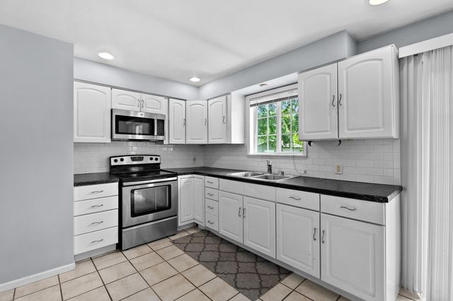 17175 Moorepark Road, Three Rivers, MI 49093