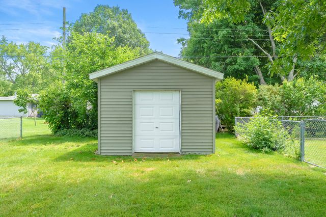 17175 Moorepark Road, Three Rivers, MI 49093