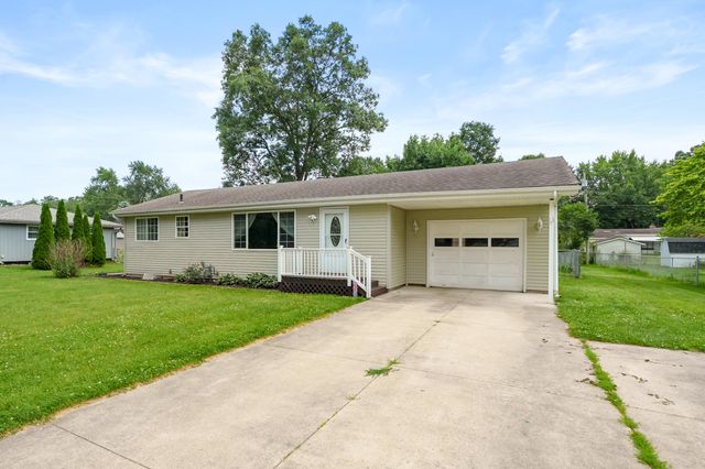 17175 Moorepark Road, Three Rivers, MI 49093