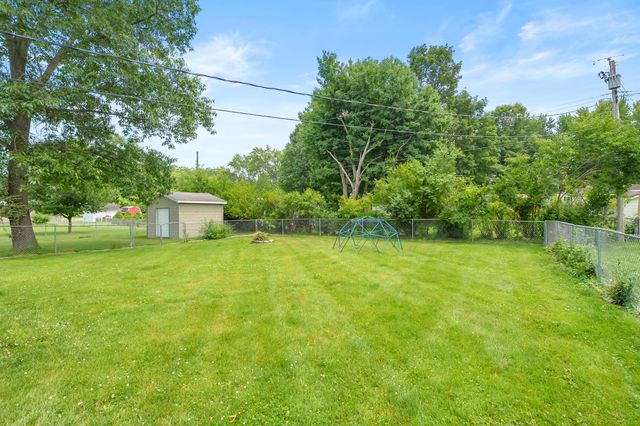 17175 Moorepark Road, Three Rivers, MI 49093