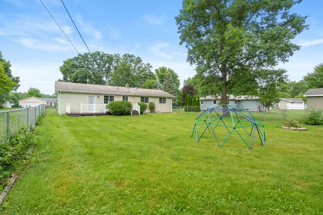 17175 Moorepark Road, Three Rivers, MI 49093